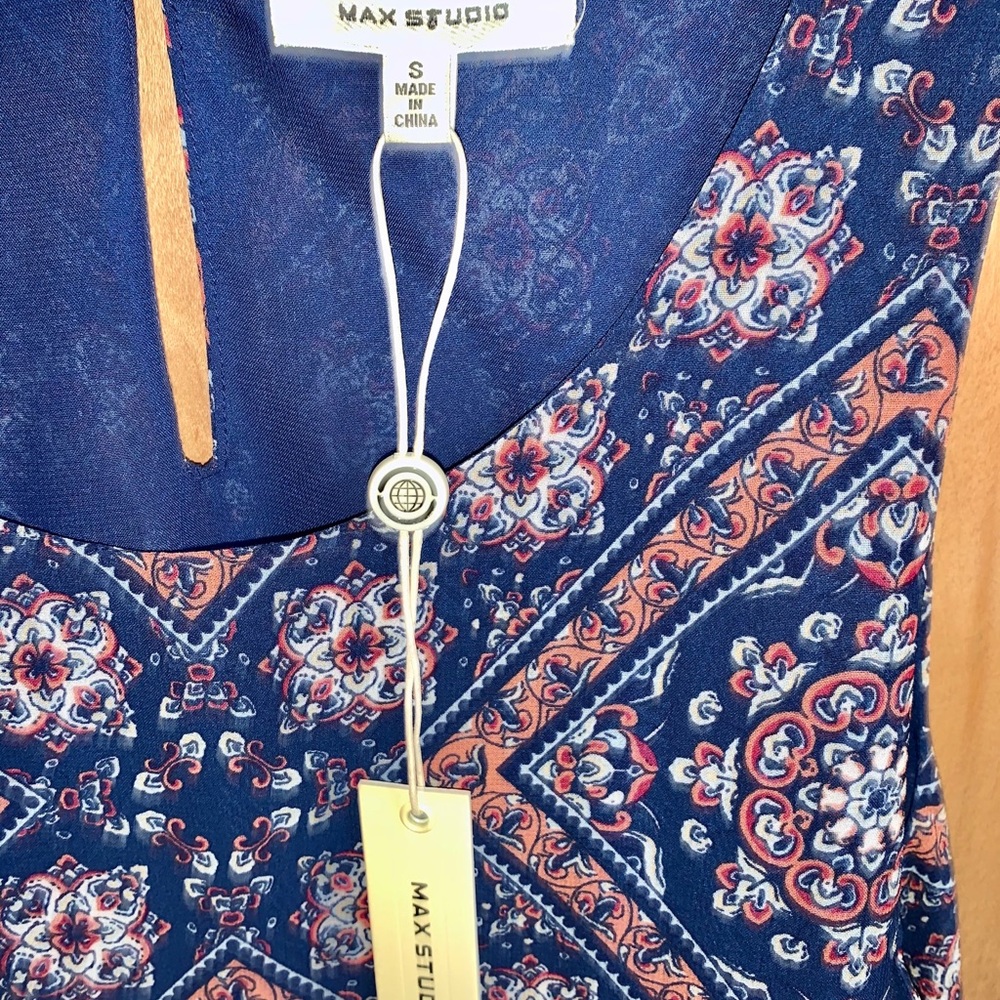 🆕💙 Blue & Orange Patterned Tank Top - Picture 4 of 9